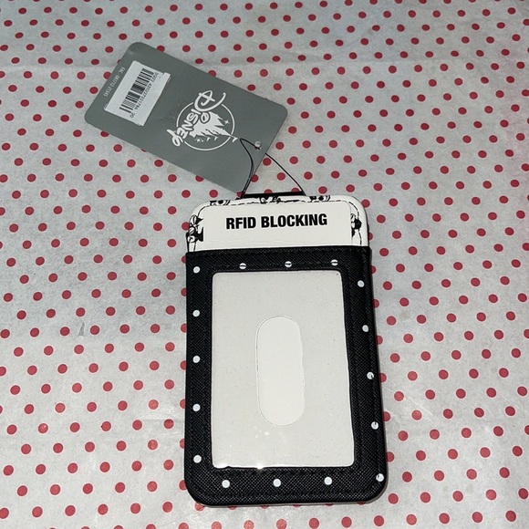 AUTHENTIC DISNEY MERCHANDISE—MINNIE MOUSE CREDIT CARD/ID wallet - Picture 3 of 10
